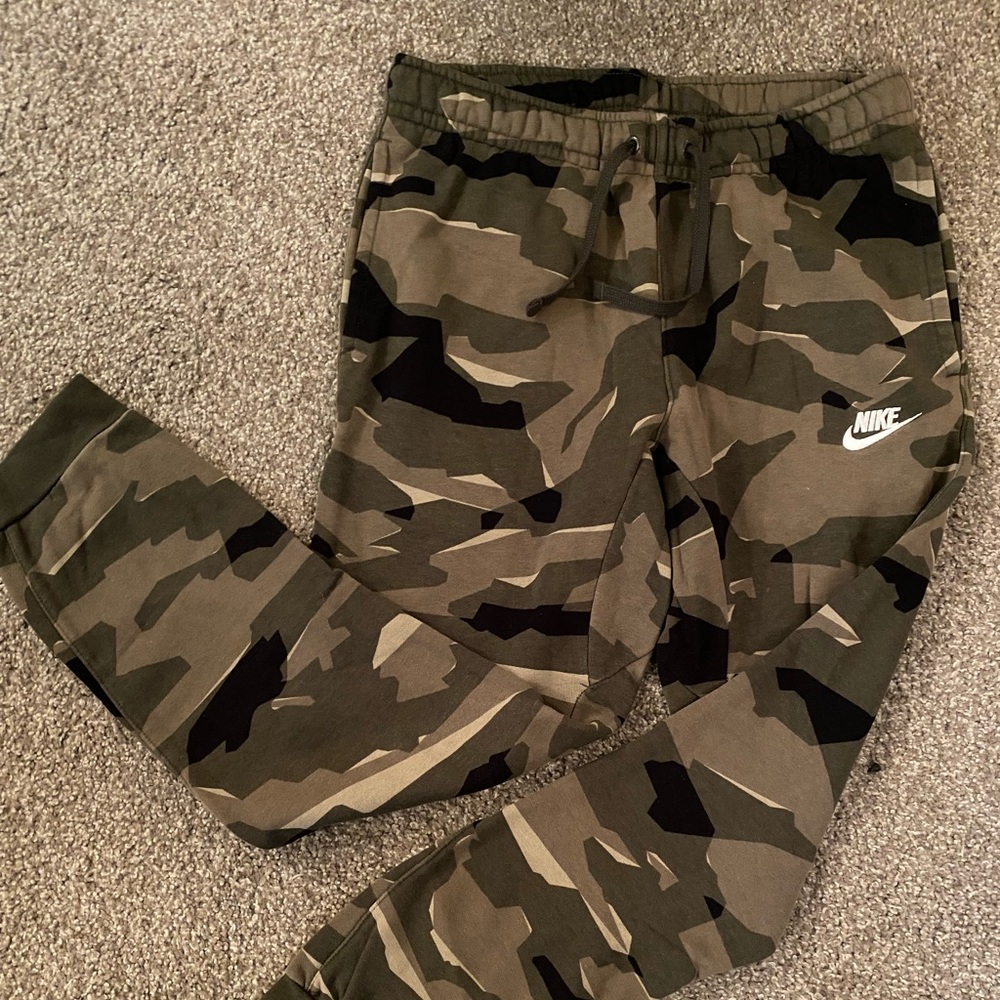 Nike camo sweat pants